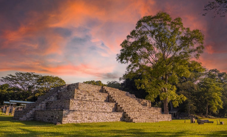 Pirâmide Maia nas ruínas de Copán, Honduras