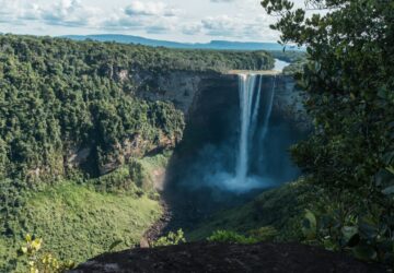 Vista aérea das cataratas de Kaieteur, na Guiana
