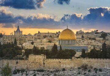Construções históricas em Jerusalém em um final de tarde