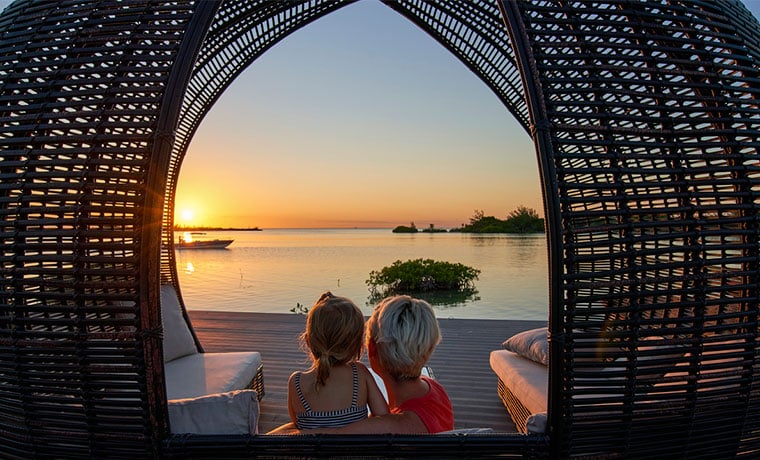 turistas assistam ao por do sol em Belize, Caribe