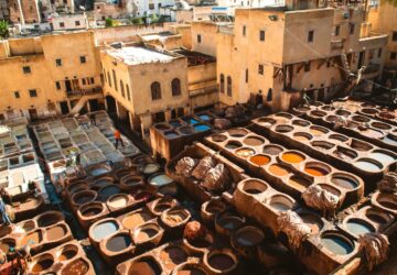 Tinturatia e curtume em Fez, Marrocos