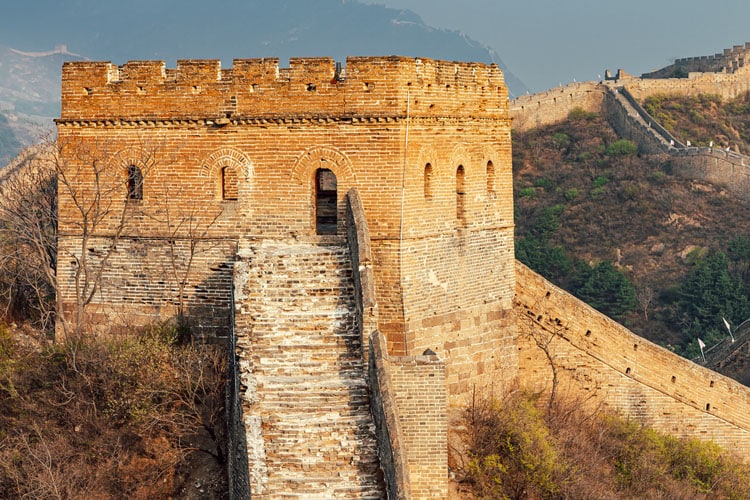 Vista da belíssima grande muralha da China em dia de sol