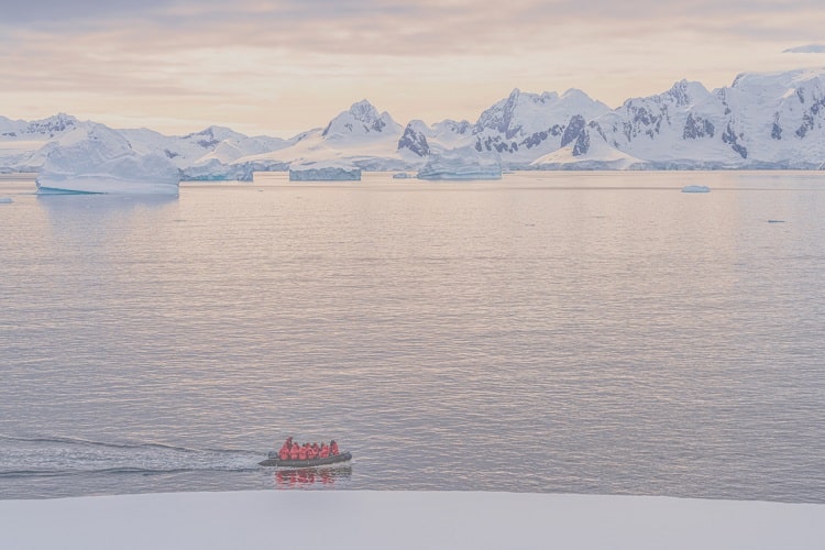 a DMH para esportes deve constar no seu seguro viagem Antártica.