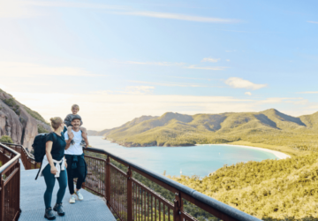 Família viaja com melhores planos de seguro viagem Oceania