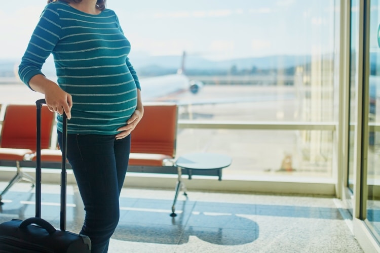 Contar com um seguro viagem para mulheres grávidas é indispensável.