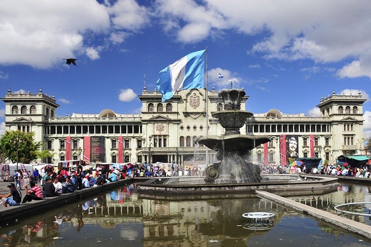 Frente do Palácio Nacional da Guatemala