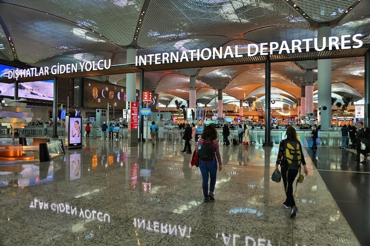 Terminal do aeroporto de Istambul, na Turquia.