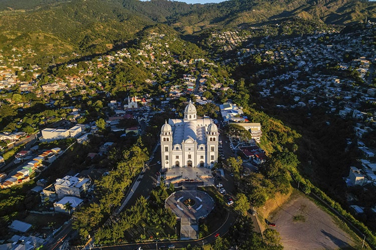 Basílica de Nossa Senhora de Suyapa em Tegucigalpa, Honduras