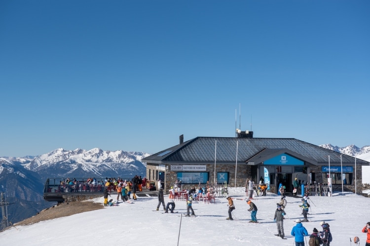 O seguro viagem Andorra é essencial para a prática de esportes de inverno no país.
